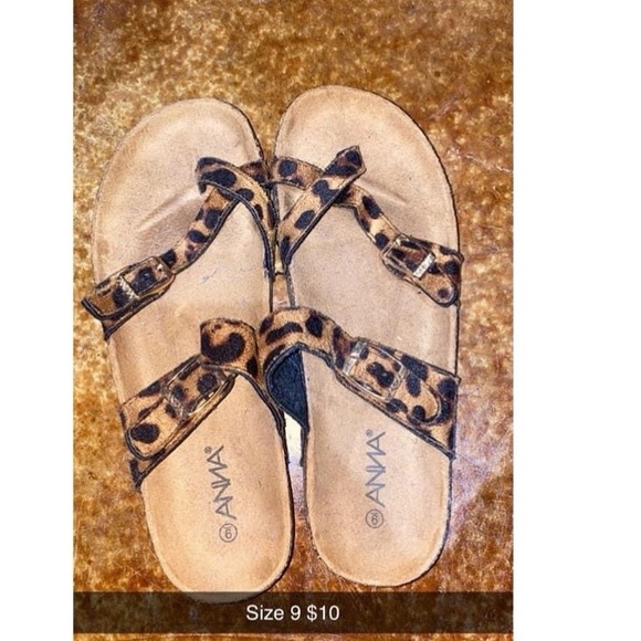 Size 9 cheetah sandals. Hardly worn/excellent condition - Picture 2 of 2